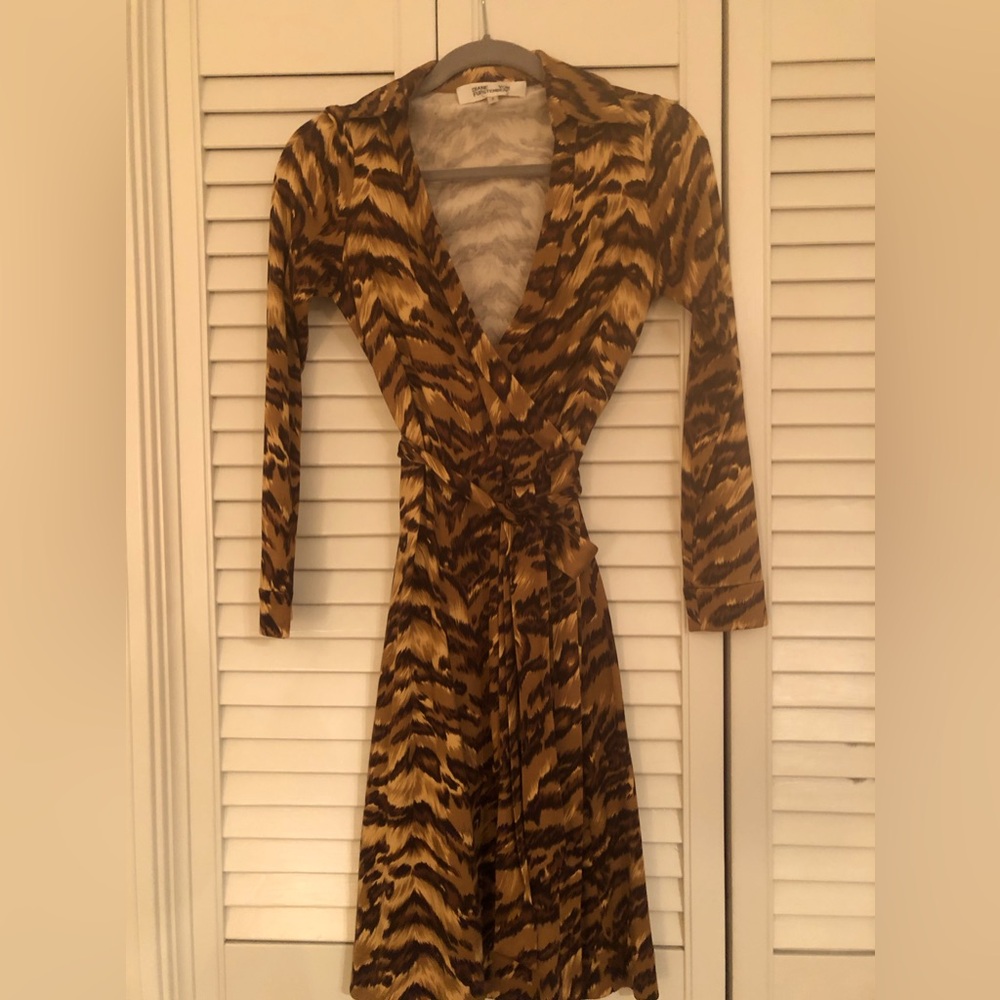 Silk, Diane Von Furstenberg wrap dress in pristine condition!